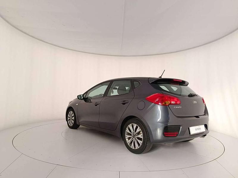 Begagnad Kia Ceed 90 HK (66 kW) 2018 Grå Halvkombi