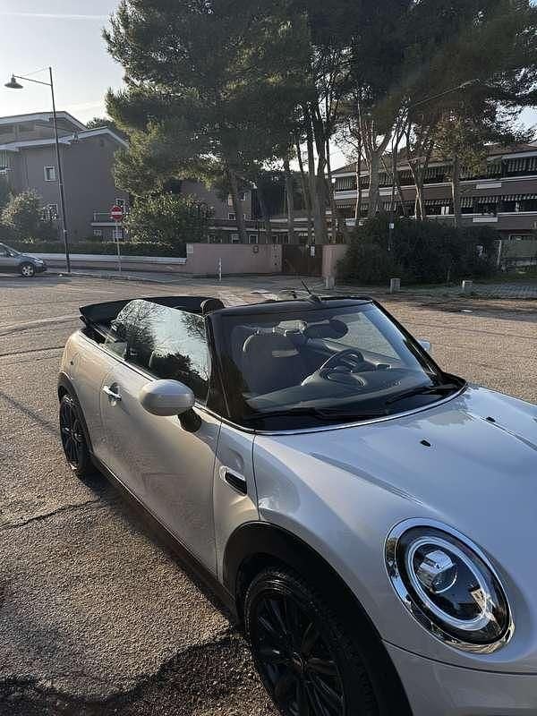 Usata Mini Cooper Cabriolet Hype 136 CV (100 kW) 2020 Argento Cabrio