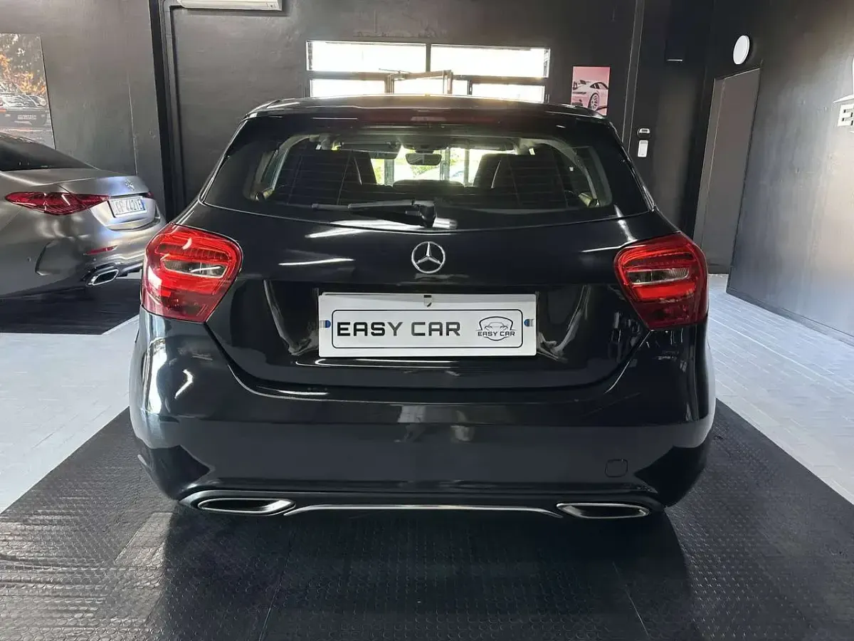Usata Mercedes A180 109 CV (80 kW) 2016 Nero Berlina