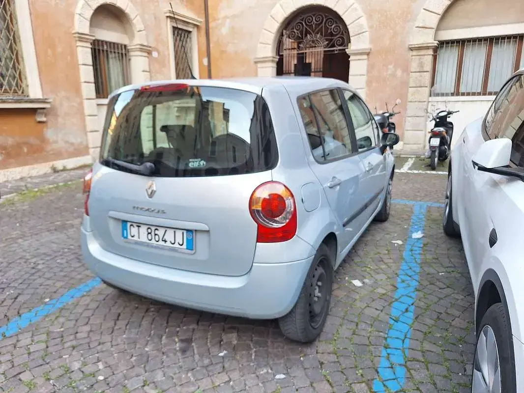 Usata Renault Modus Dynamique 75 CV (55 kW) 2005 Blu/azzurro Monovolume