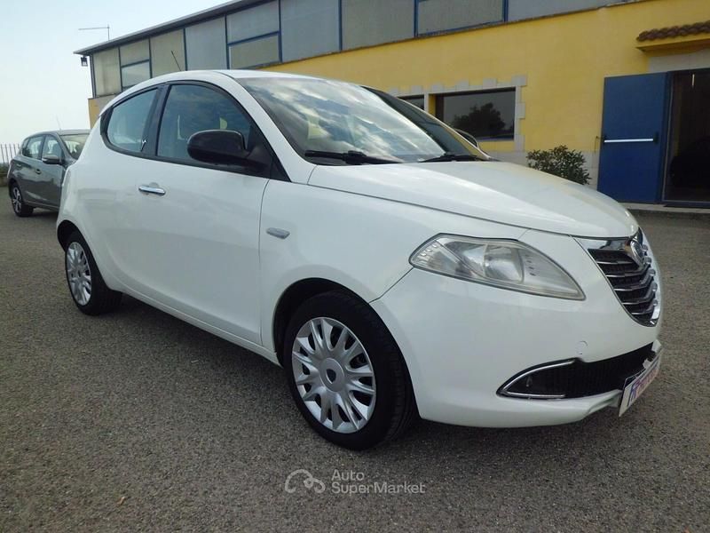 Usata Lancia Ypsilon Platinum 95 CV (69 kW) 2011 Bianco Utilitaria