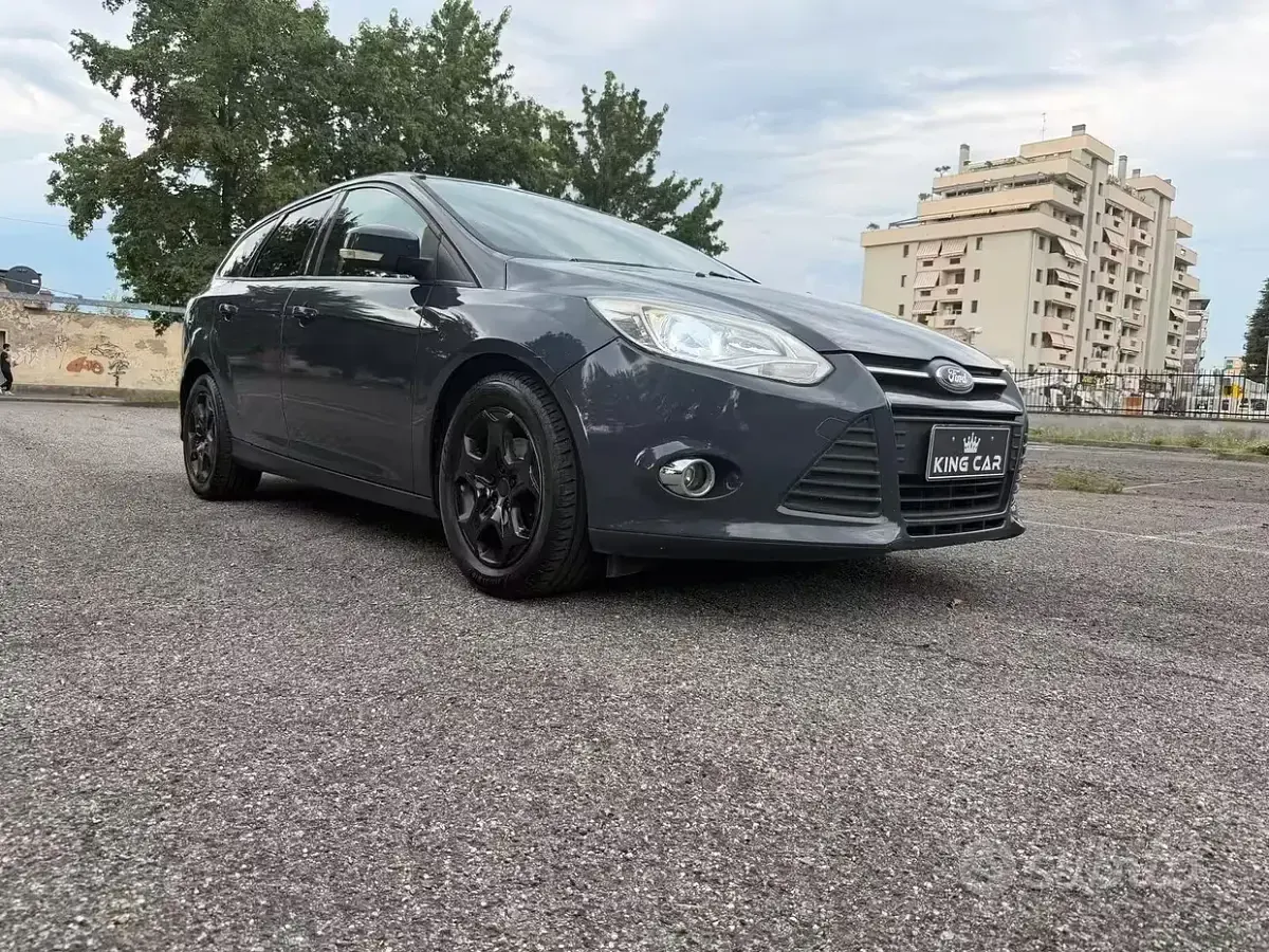 Usata Ford Focus Individual 116 CV (85 kW) 2014 Grigio Station wagon
