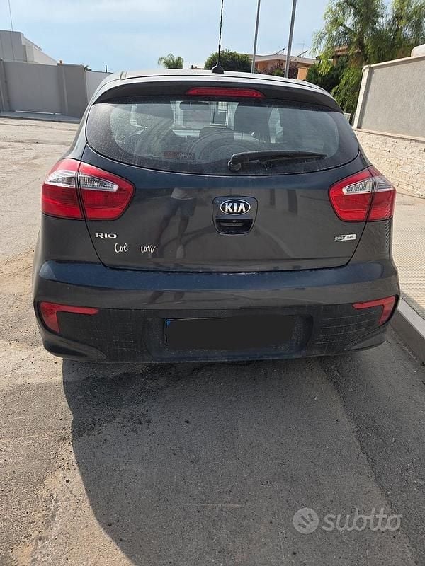 Gebraucht Kia Rio 85 PS (62 kW) 2017 Grau Kleinwagen