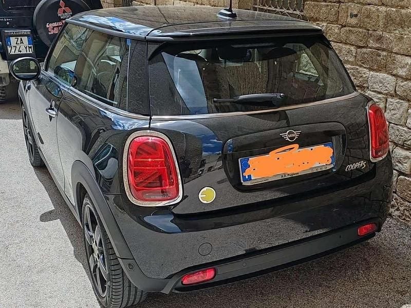 Usata Mini Cooper SE 75 kW (102 CV) 2023 Nero Utilitaria
