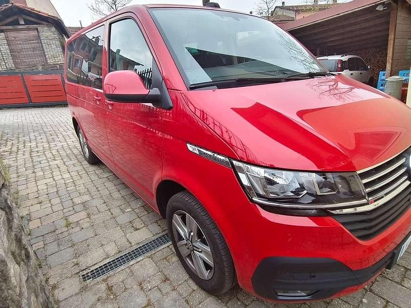 Occasion VW Caravelle 150 ch (110 kW) 2023 Rouge Van
