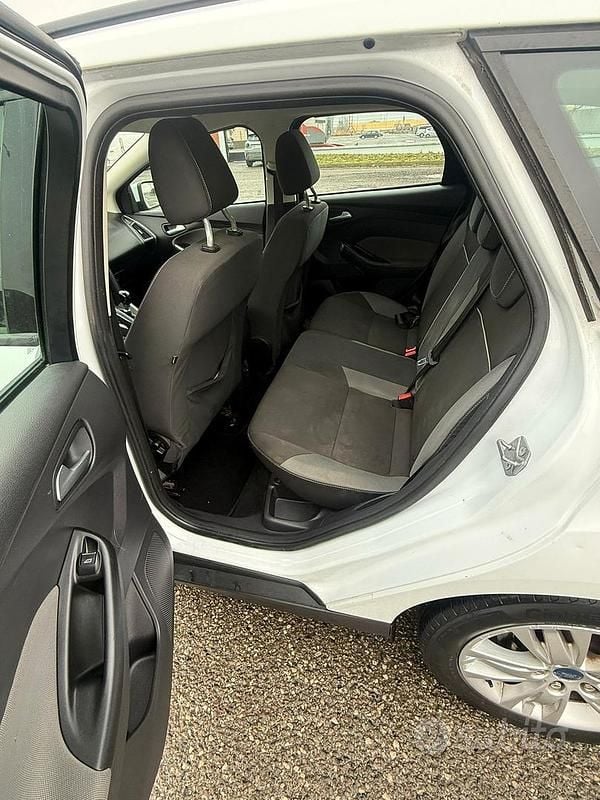 Usata Ford Focus 115 CV (84 kW) 2013 Bianco Station wagon