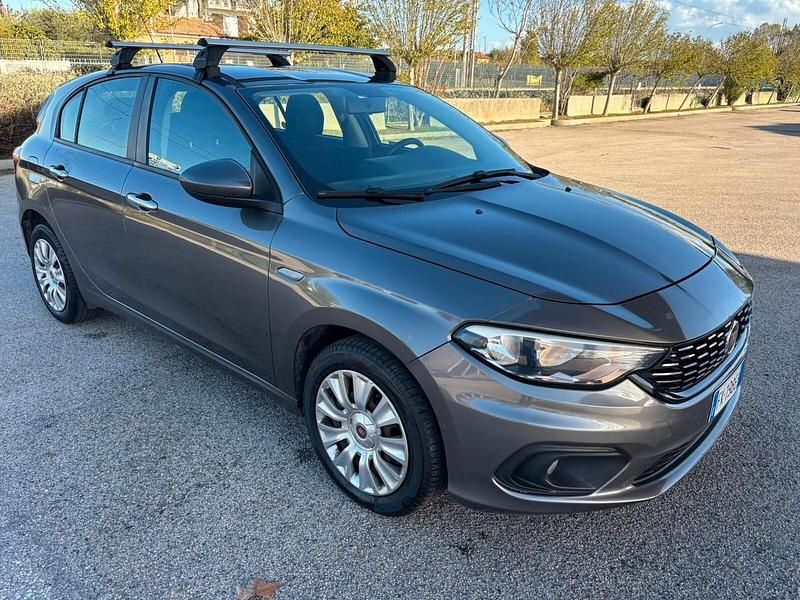 Usata Fiat Tipo Lounge 95 CV (69 kW) 2017 Grigio Berlina