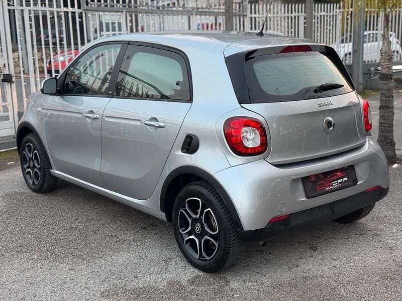 Usata Smart ForFour Prime 70 CV (51 kW) 2018 Argento Utilitaria