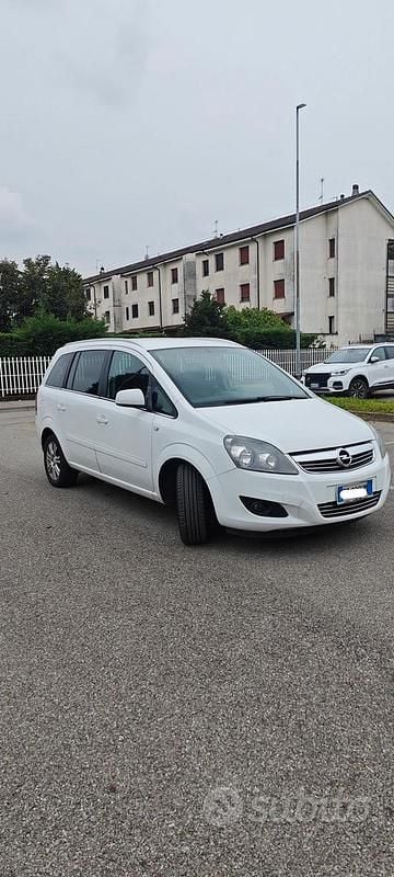 Usata Opel Zafira 150 CV (110 kW) 2013 Bianco Monovolume