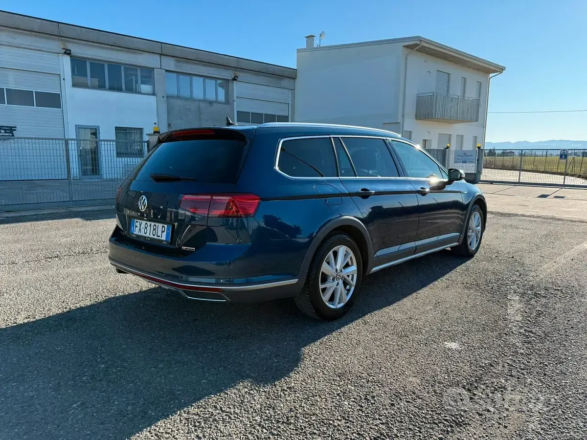 Usata VW Passat 190 CV (139 kW) 2019 Blu Station wagon