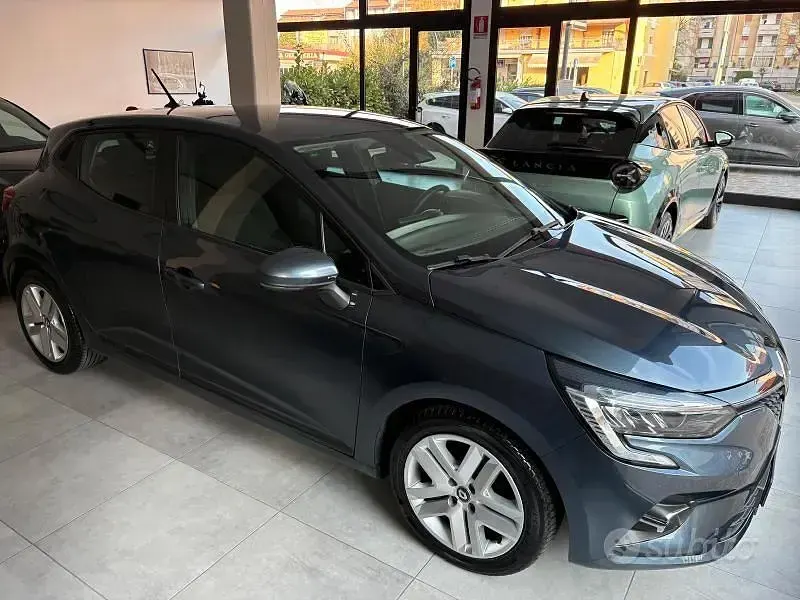Usata Renault Clio V Business 91 CV (66 kW) 2021 Grigio Berlina