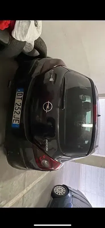 Usata Opel Corsa Enjoy 75 CV (55 kW) 2009 Utilitaria