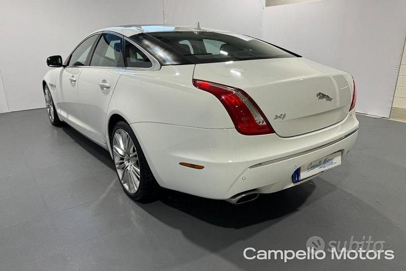 Usata Jaguar XJ Premium Luxury 275 CV (202 kW) 2014 Bianco metallizzato Berlina