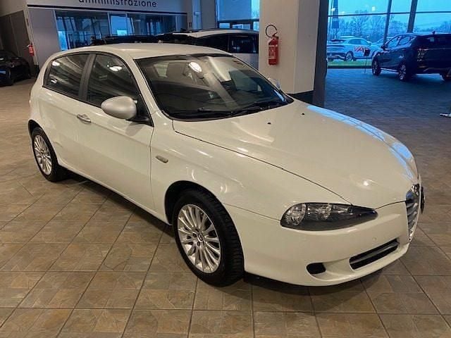 Usata Alfa Romeo 147 104 CV (76 kW) 2010 Bianco Utilitaria