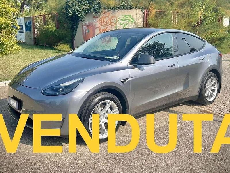 Usata Tesla Model Y Long Range AWD 378 kW (514 CV) 2023 Argento SUV