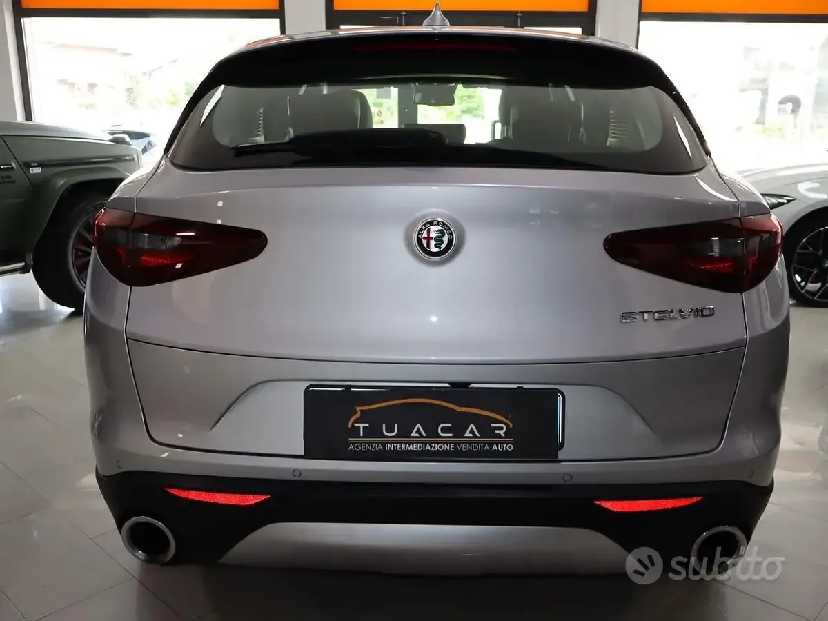 Usata Alfa Romeo Stelvio Executive 179 CV (131 kW) 2017 Argento SUV
