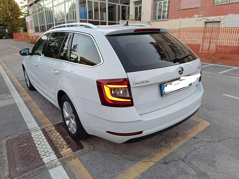 Usata Skoda Octavia G-TEC Executive 131 CV (96 kW) 2019 Bianco Station wagon