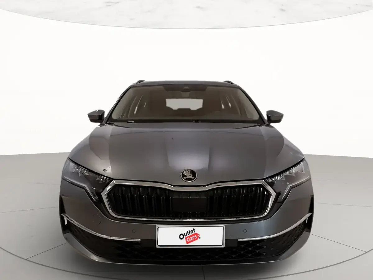 Usata Skoda Octavia Executive 150 CV (110 kW) 2025 Grigio graphite metallizzato Station wagon