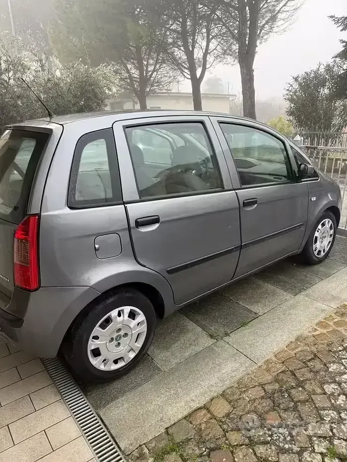 Usata Fiat Idea 70 CV (51 kW) 2004 Grigio Monovolume