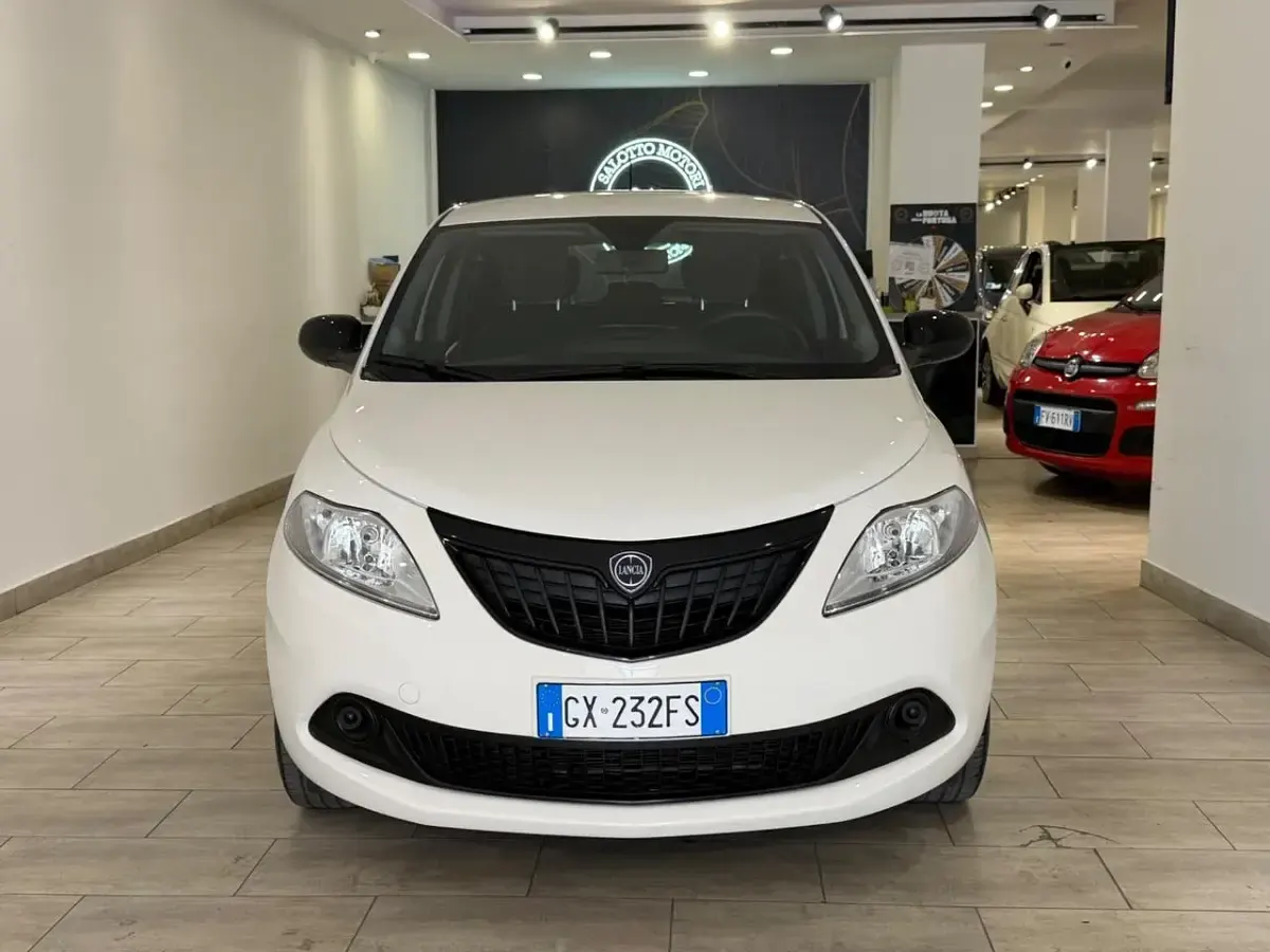 Usata Lancia Ypsilon 69 CV (50 kW) 2024 Bianco Utilitaria