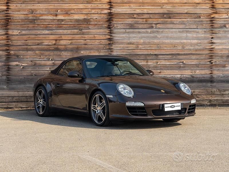 Usata Porsche 911 Carrera S Cabriolet 385 CV (283 kW) 2009 Macadamia metallic Cabrio