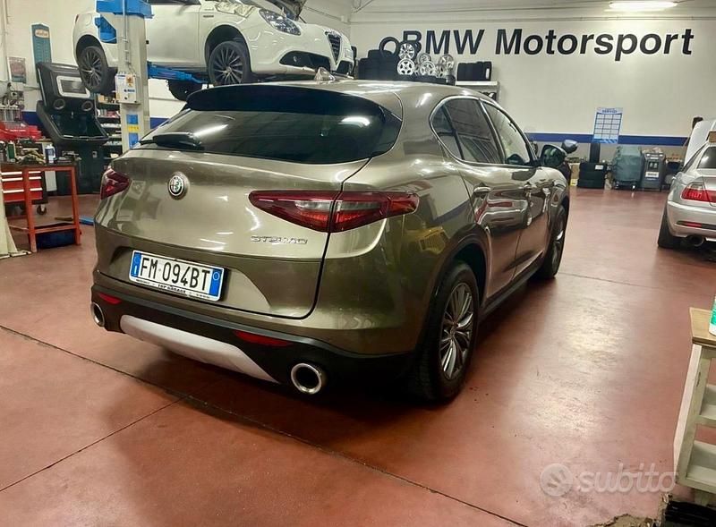 Usata Alfa Romeo Stelvio 180 CV (132 kW) 2017 Marrone SUV