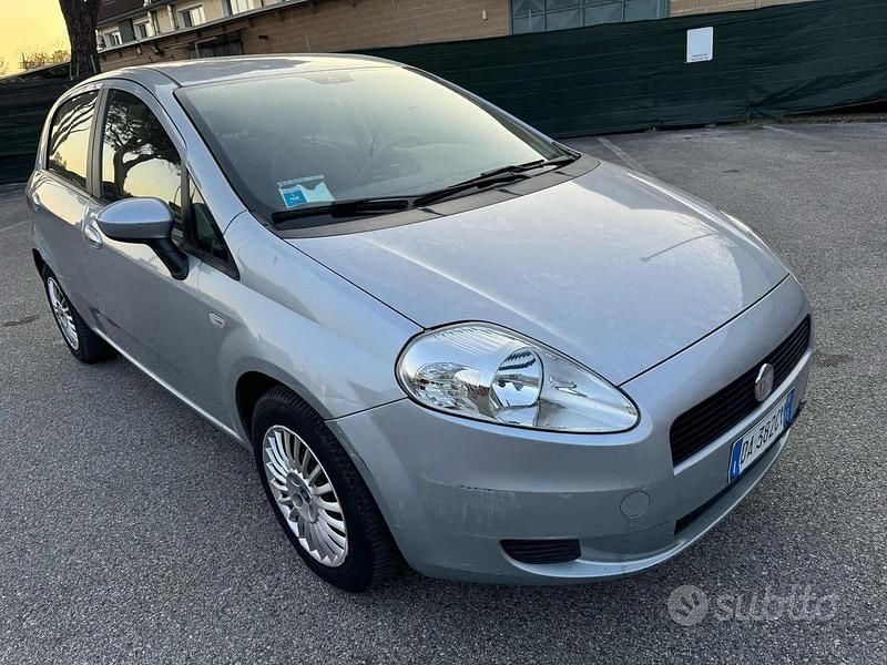 Blu Usata 2006 Fiat Grande Punto Dynamic Due volumi | 1950 € (Buon prezzo) - Immagine 1/4