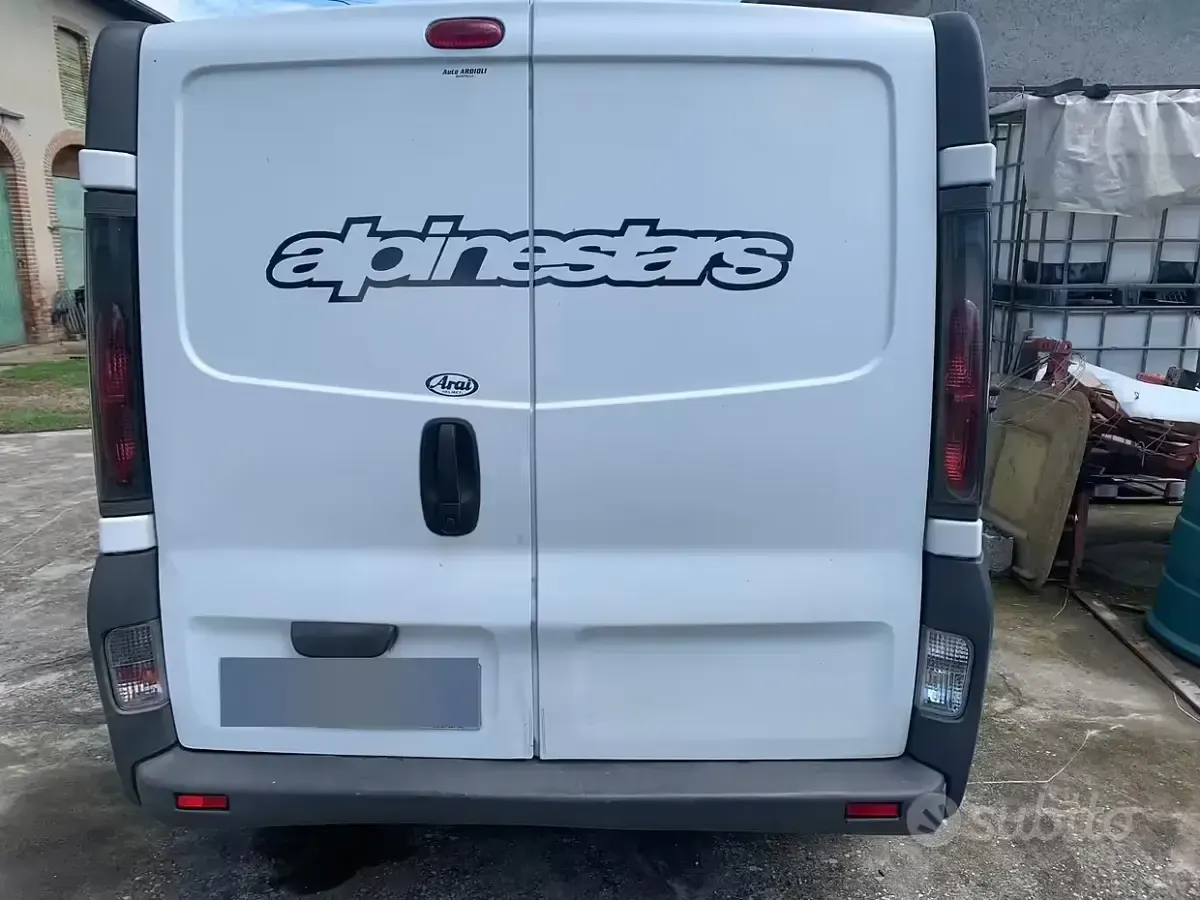 Usata Renault Trafic 100 CV (73 kW) 2002 Bianco Monovolume