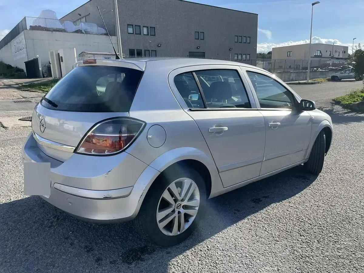 Usata Opel Astra 90 CV (66 kW) 2007 Grigio Berlina