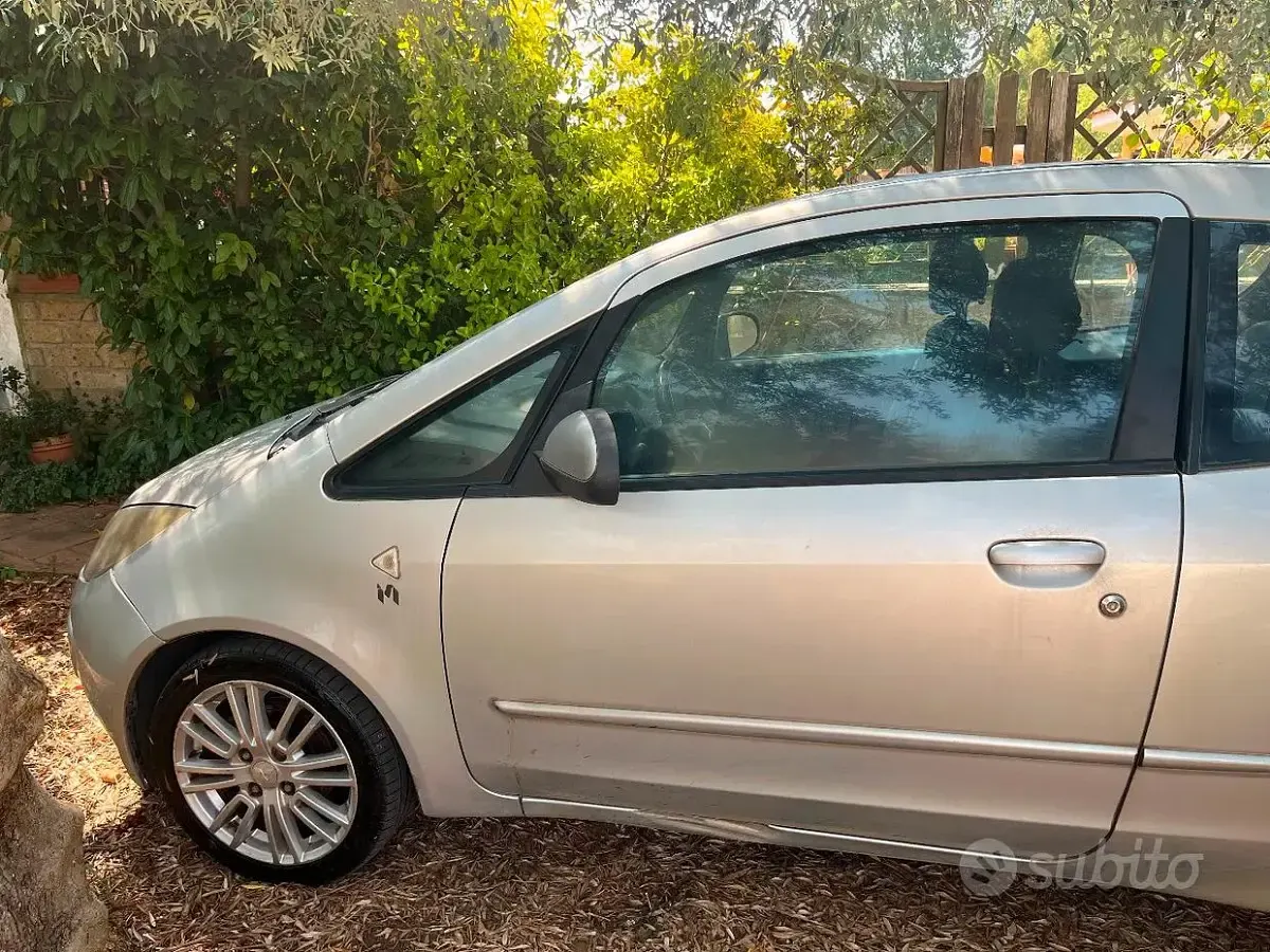 Usata Mitsubishi Colt 75 CV (55 kW) 2009 Grigio Utilitaria