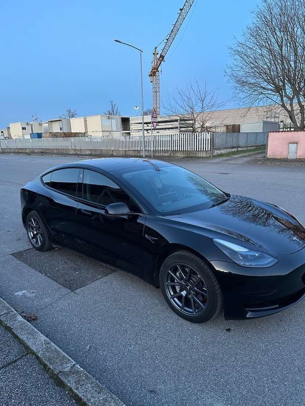Usata Tesla Model 3 RWD 208 kW (283 CV) 2023 Nero Berlina