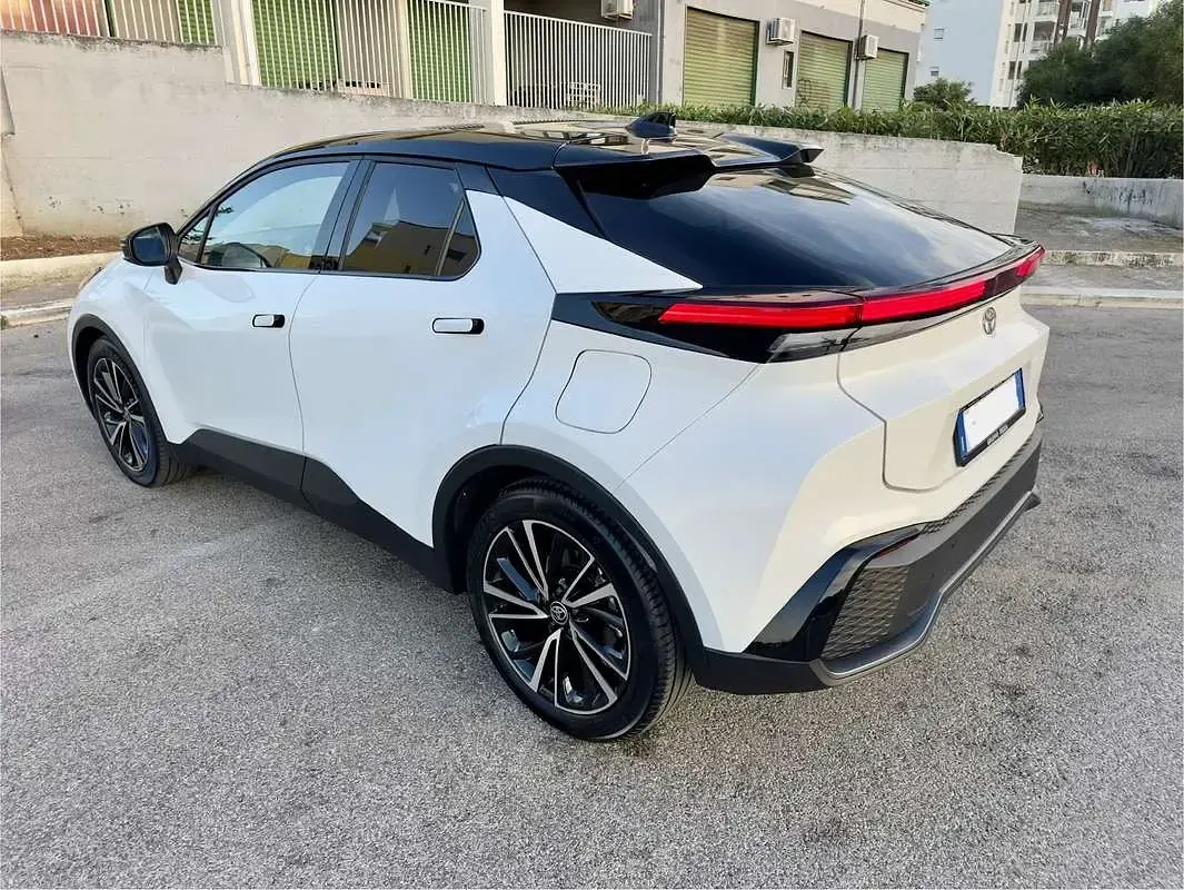 Usata Toyota C-HR Lounge 140 CV (102 kW) 2025 SUV