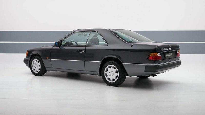 Usata Mercedes E300 220 CV (161 kW) 1992 Grigio metallizzato Coupé
