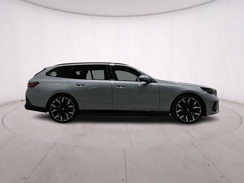 Nuova BMW 530e M Sport 190 CV (139 kW) 2025 Brooklyn grey Station wagon