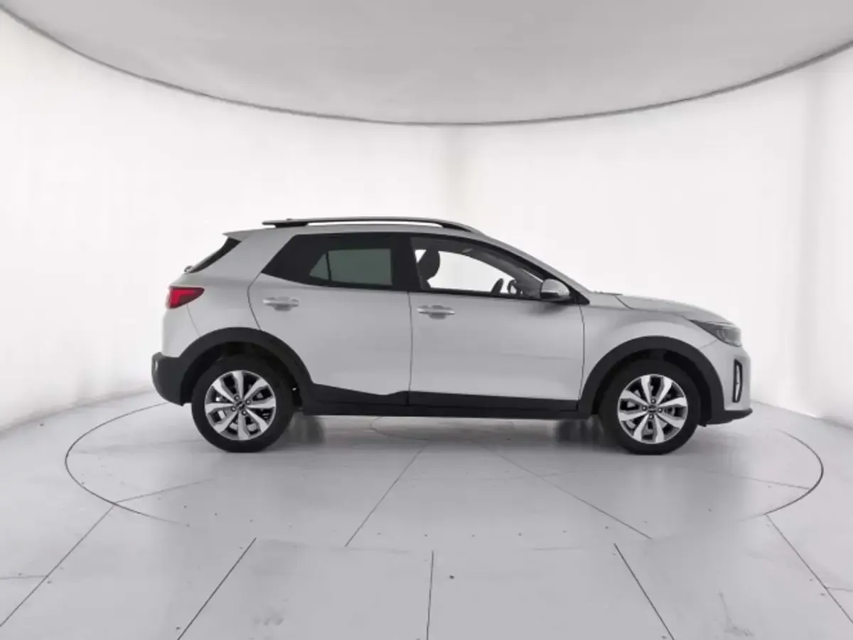 Usata Kia Stonic Edition 7 79 CV (58 kW) 2025 Argento met. SUV