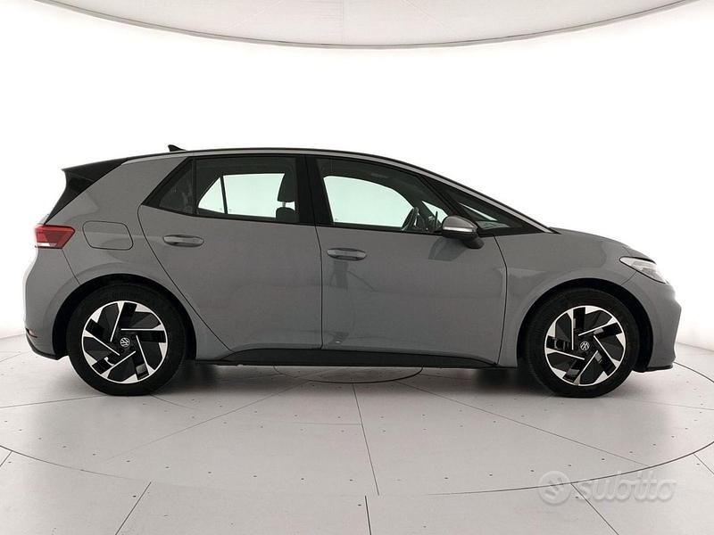 Usata VW ID.3 Pro Performance 150 kW (204 CV) 2024 Moonstone grey nero Utilitaria