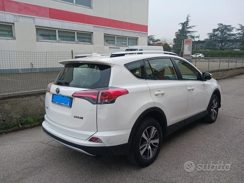 Usata Toyota RAV4 143 CV (105 kW) 2016 Bianco SUV
