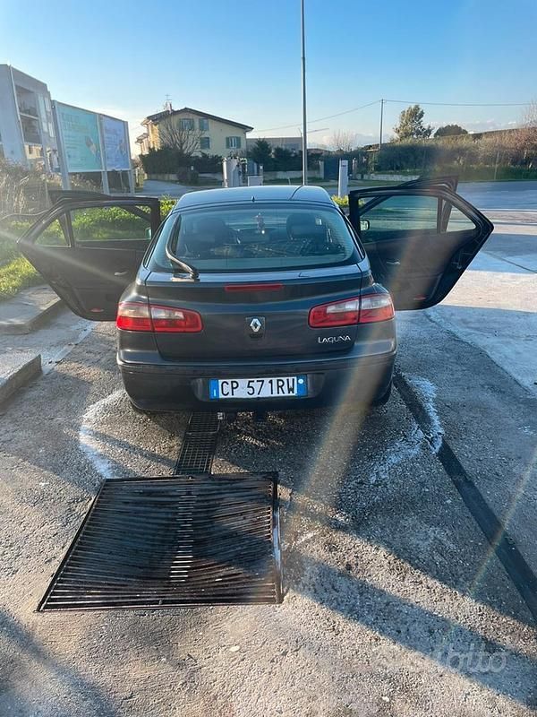 Usata Renault 19 64 CV (47 kW) 2005 Nero Berlina