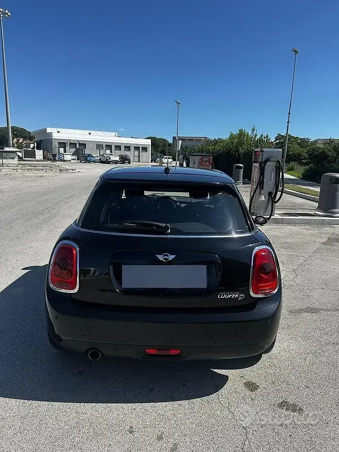 Usata Mini Cooper D 116 CV (85 kW) 2017 Nero Utilitaria