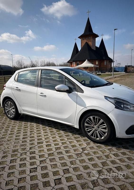 Usata Peugeot 208 82 CV (60 kW) 2017 Bianco Utilitaria