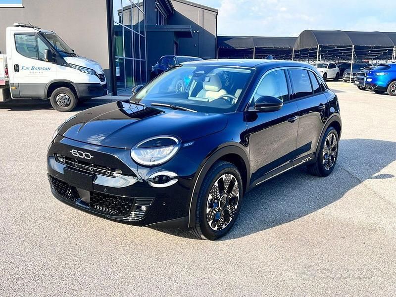 Nuova Fiat 600 La Prima 110 CV (80 kW) 2025 Nero SUV