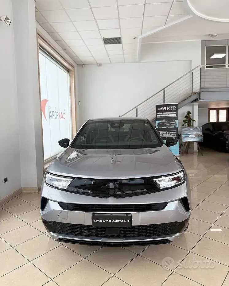 Usata Opel Mokka 131 CV (96 kW) 2025 Grigio SUV