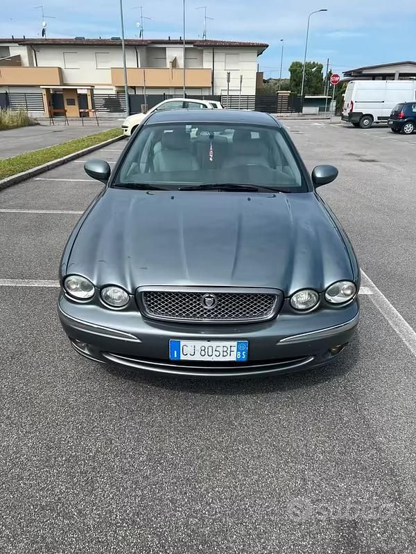 Usata Jaguar X-type 196 CV (144 kW) 2003 Grigio Berlina