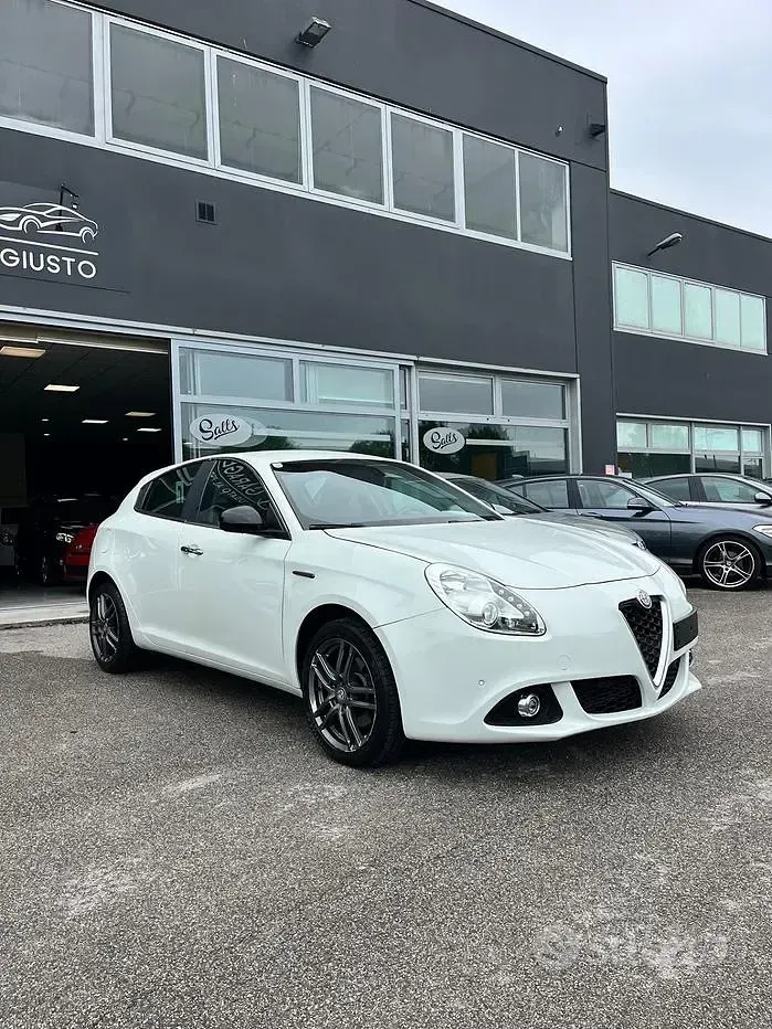 Usata Alfa Romeo Giulietta Exclusive 170 CV (125 kW) 2015 Bianco Utilitaria