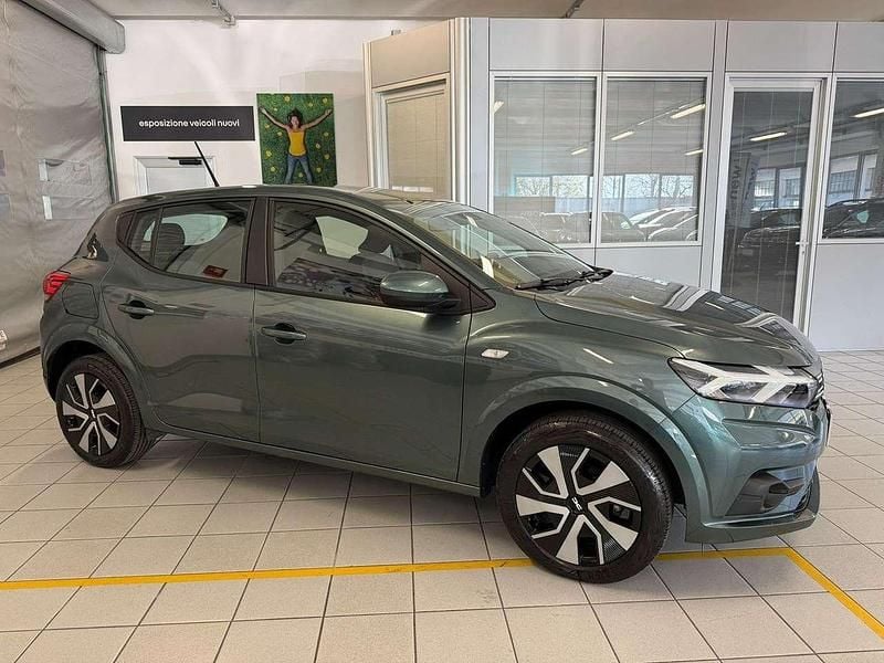 Usata Dacia Sandero Expression 101 CV (74 kW) 2025 Verde Utilitaria