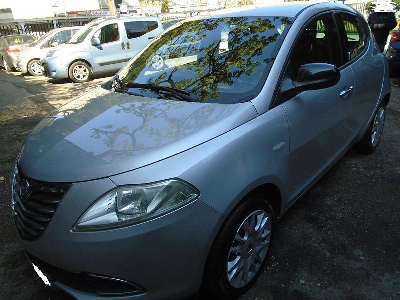 Usata Lancia Ypsilon 69 CV (50 kW) 2012 Grigio Utilitaria