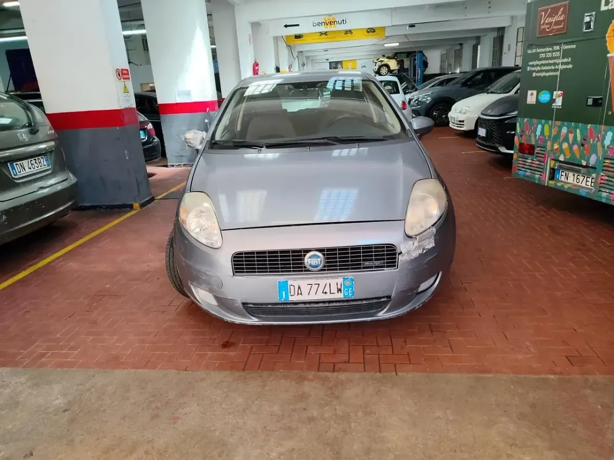 Usata Fiat Grande Punto Dynamic 74 CV (54 kW) 2006 Grigio Utilitaria