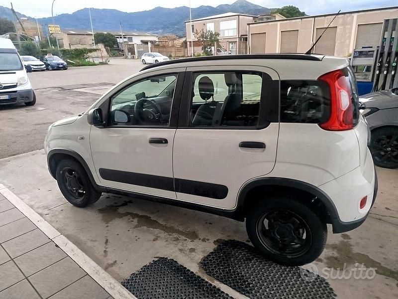 Usata Fiat Panda 4x4 S 85 CV (62 kW) 2019 Bianco Utilitaria