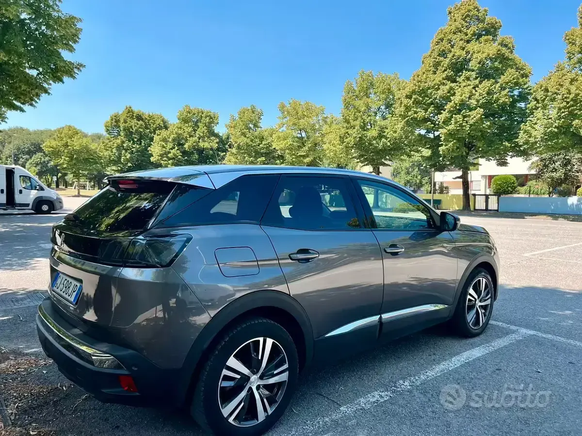 Usata Peugeot 3008 Allure 131 CV (96 kW) 2022 Grigio SUV