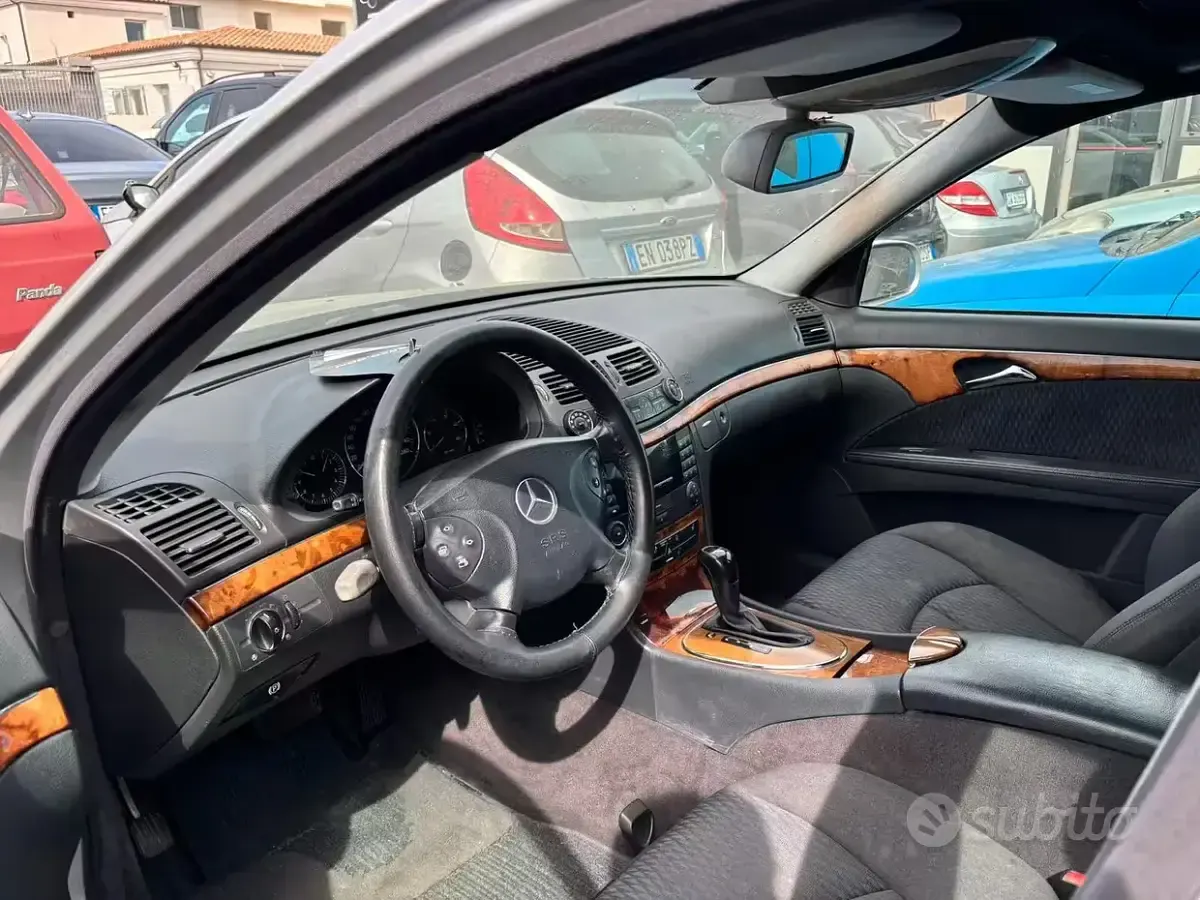 Usata Mercedes E220 Avantgarde 150 CV (110 kW) 2007 Grigio Berlina